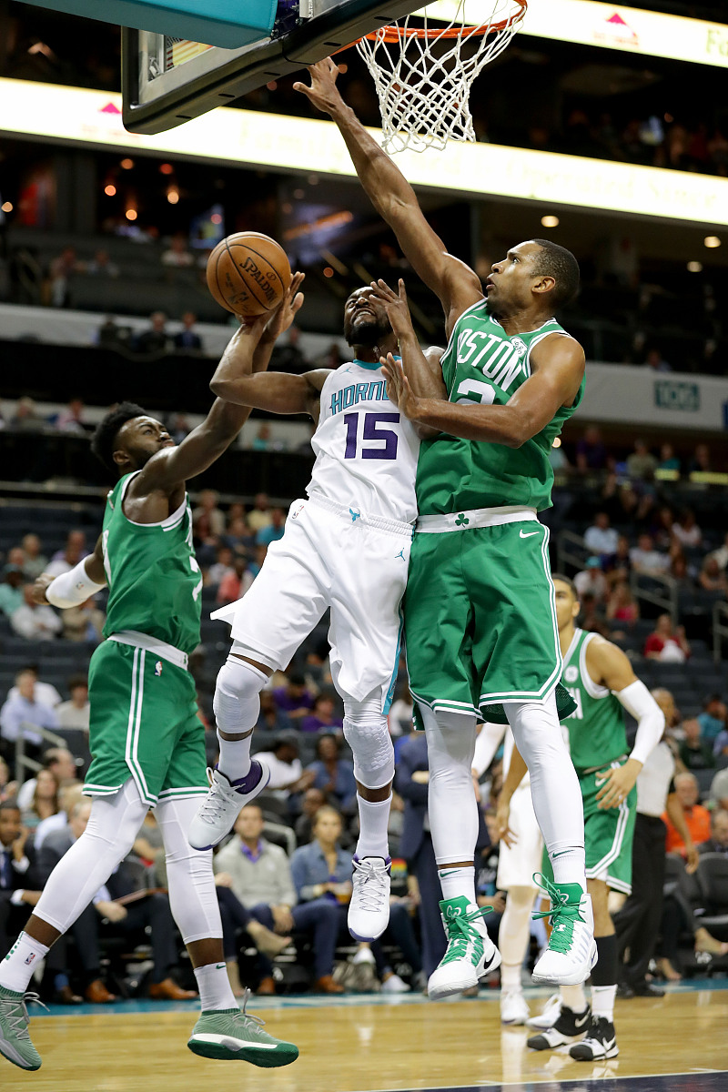 离谱！克里夫兰骑士围绕NBA常规赛更衣室发声德约科维奇在塞尔维亚队比赛中逆转，拜仁慕尼黑防线松动备战欧超杯的简单介绍