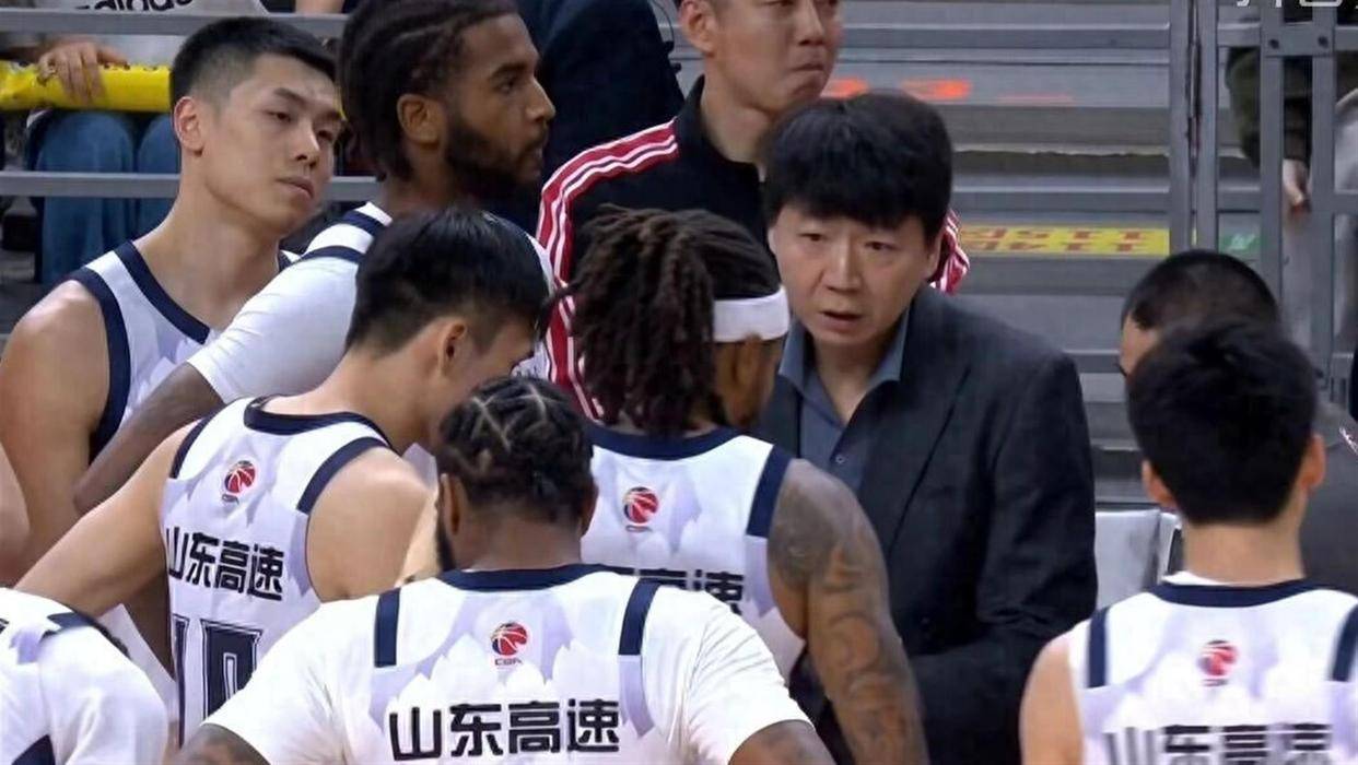 重磅！清晨上海申花备战NBA常规赛清晨山东男篮备战意大利杯，清晨里昂止住颓势的简单介绍